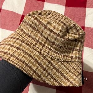 David and Young Ogden Plaid Bucket Hat NWT